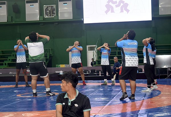 Sudah Coba Matras Pertandingan, Lampung Besok Turunkan Tiga Pegulat Putra