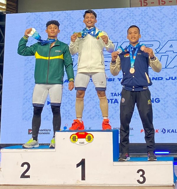 Lifter Lampung Husni Pecahkan Empat Rekornas Raih 3 Medali Emas di Kejurnas Angkat Besi Bandung 2025