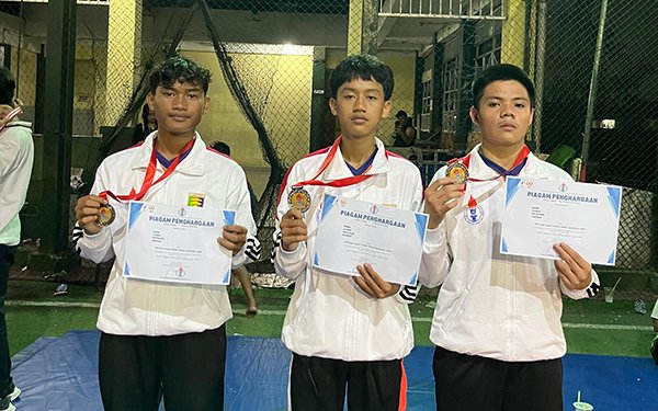 Tiga Pegulat Muda Lampung Bawa Medali Perunggu Nomor Matras Kejurnas U-12 dan U-15