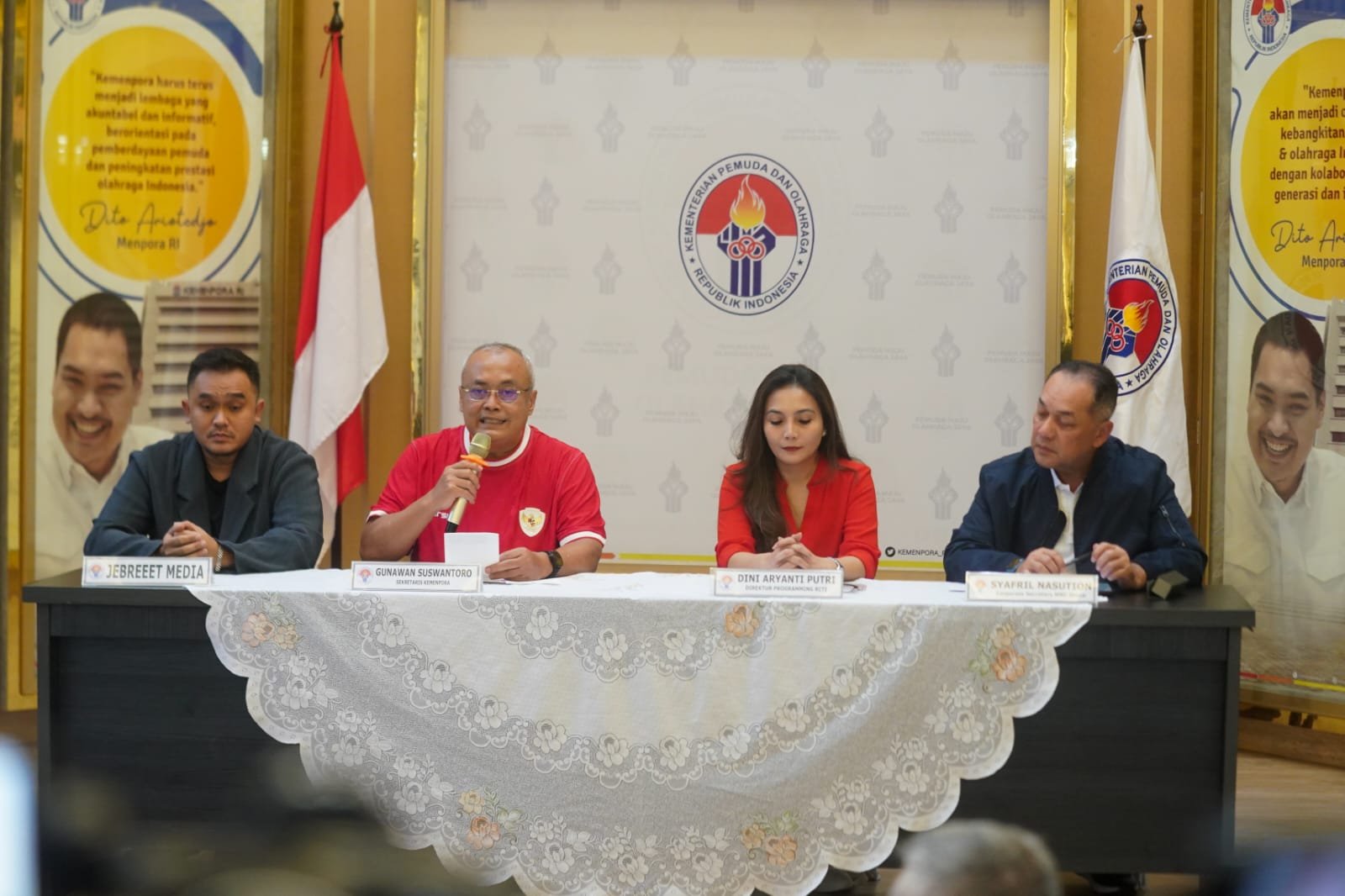 Bunda Eva dan Tiga Bakal Calon Gubernur Nobar Semifinal Piala Asia