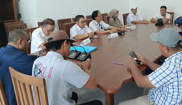 Usulan Selancar Ombak Masuk Porprov Sebagai Olahraga Mendunia Menarik Untuk Dikaji