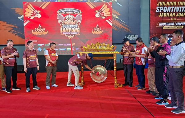 Buka Kejuaraan Bulutangkis Ryuga Gubernur Cup, Ini Pesan Mirzani