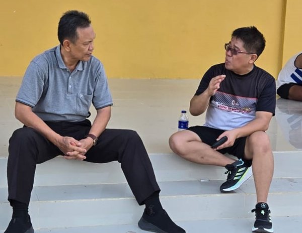 Semangati Cabor Beladiri Ketum Koni Sambangi Latihan Karate dan Muaythai