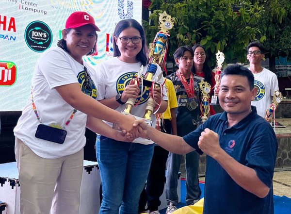 Rafflesia Swimming Club Juara Umum Invitasi Renang Se Sumatera Piala Gubernur 2024