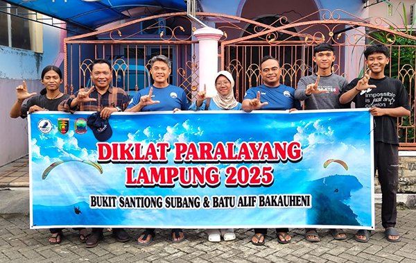 Tiga Ambil Lisensi, Sebelas Pilot Paralayang Lampung Ikuti First Jump di Subang